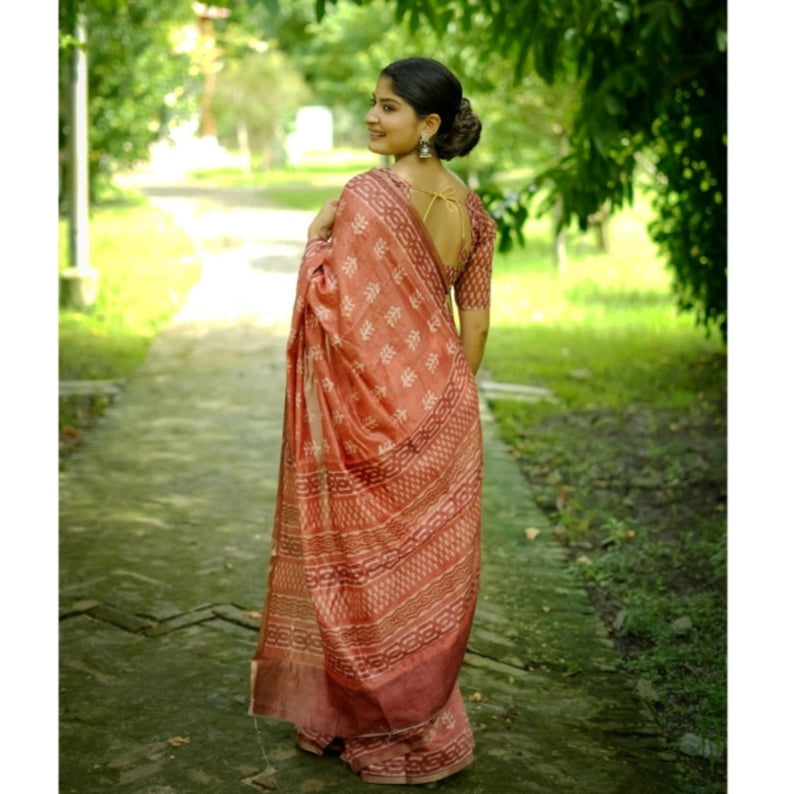 Beautiful Women's Cotton Printed Saree With Unstitched Blouse