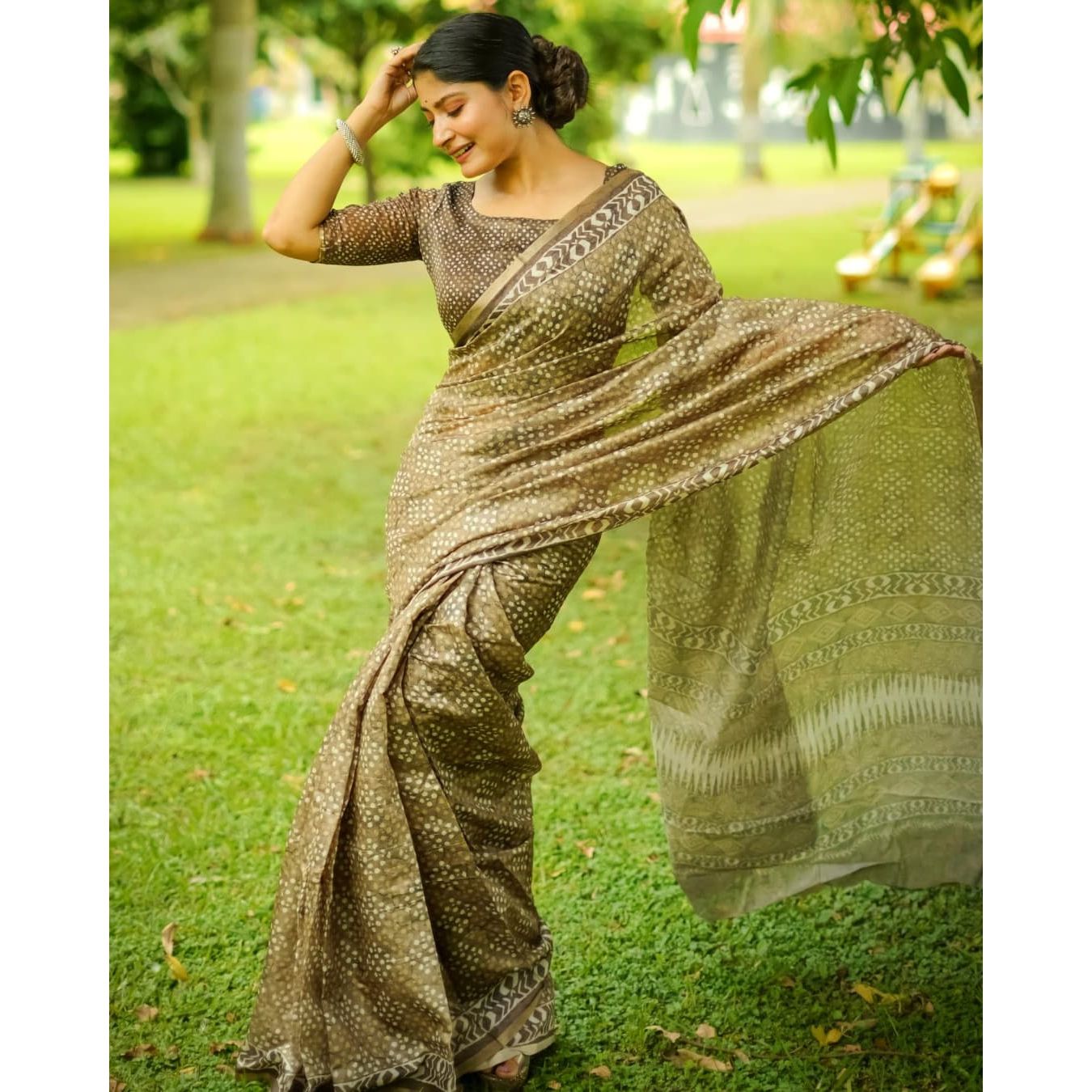 Beautiful Women's Cotton Printed Saree With Unstitched Blouse