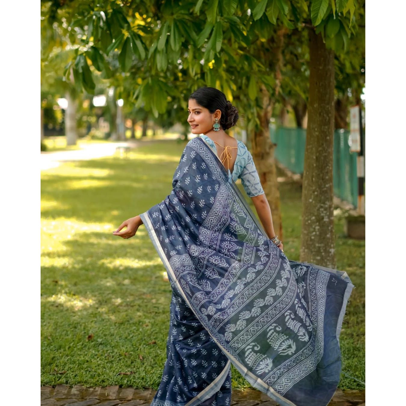 Beautiful Women's Cotton Printed Saree With Unstitched Blouse