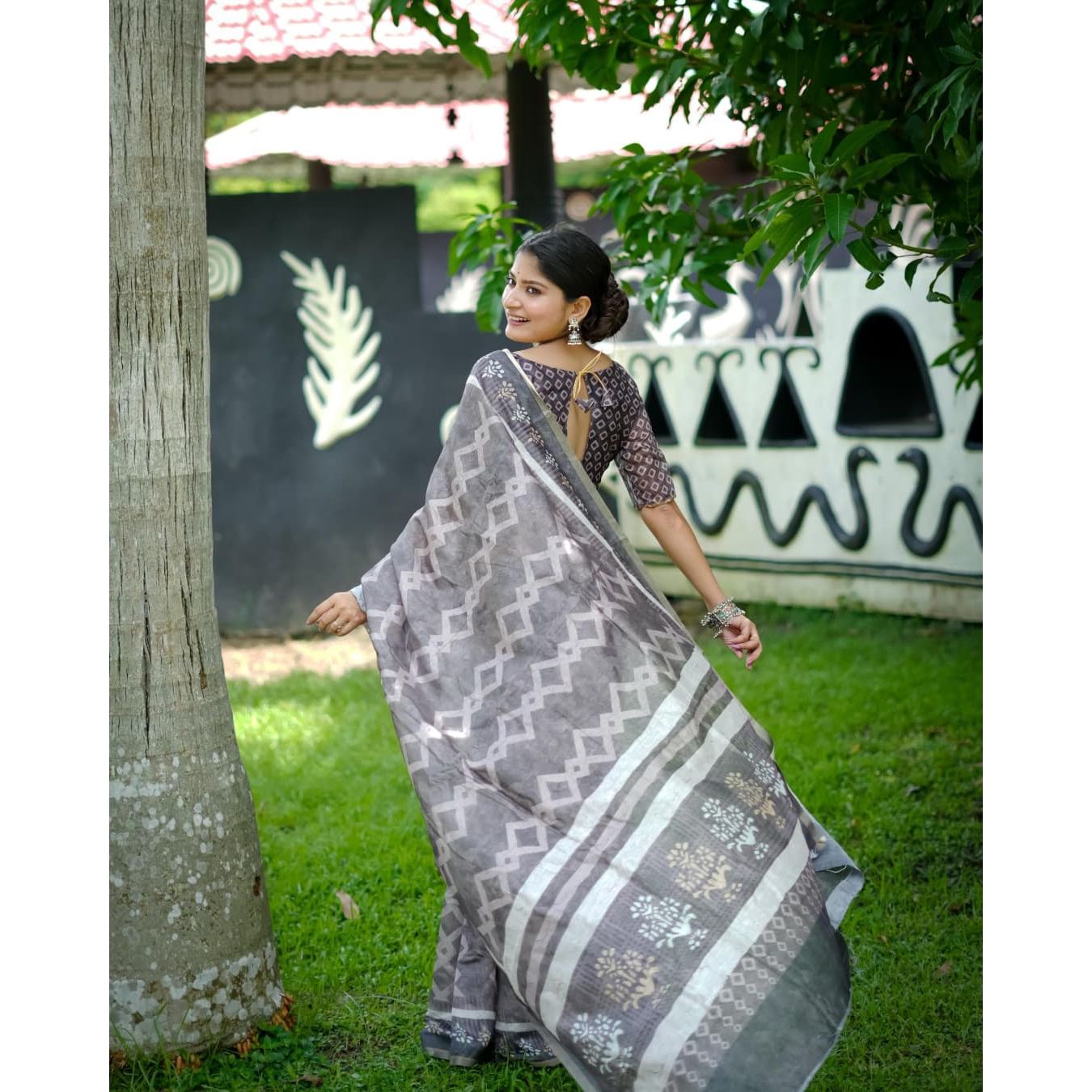 Beautiful Women's Cotton Printed Saree With Unstitched Blouse